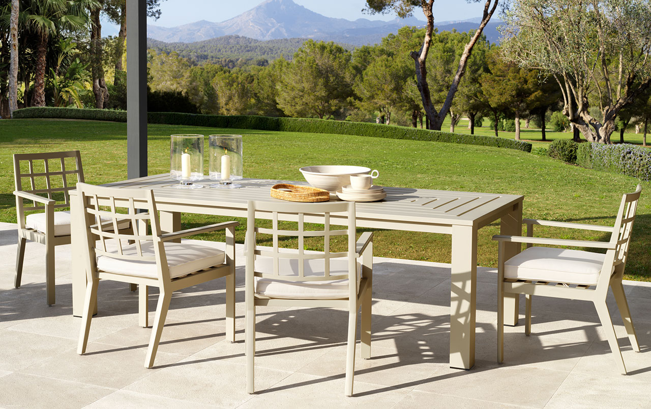 A Brief Guide to Buying Bookcases Online